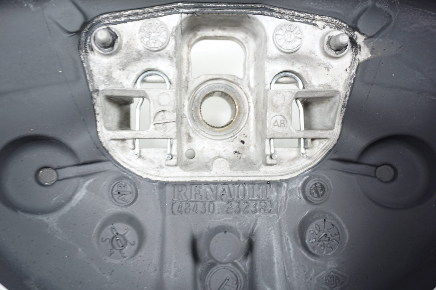 Pièce d'origine Volant pour Dacia Duster 484302323R