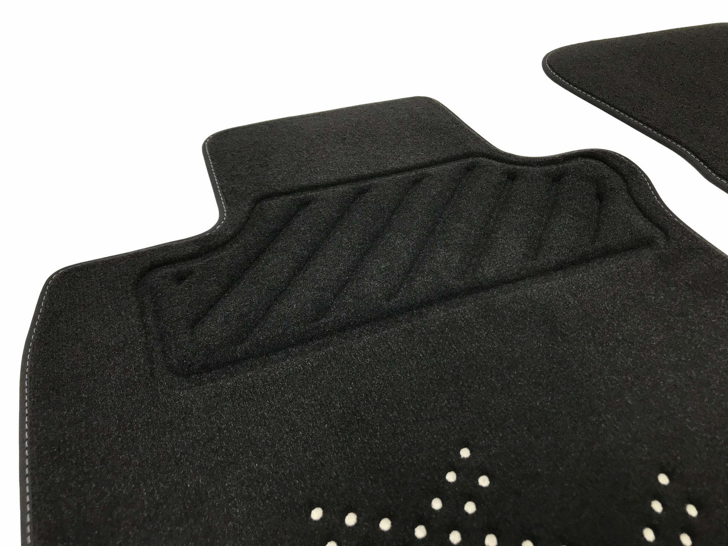 Pièce d'origine Jeu de tapis de sol velours pour Renault Clio IV 8201606227