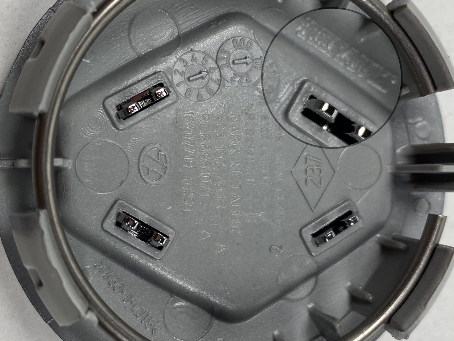 Pièce d'origine Cache-moyeu de jante alliage pour Renault 403152766R