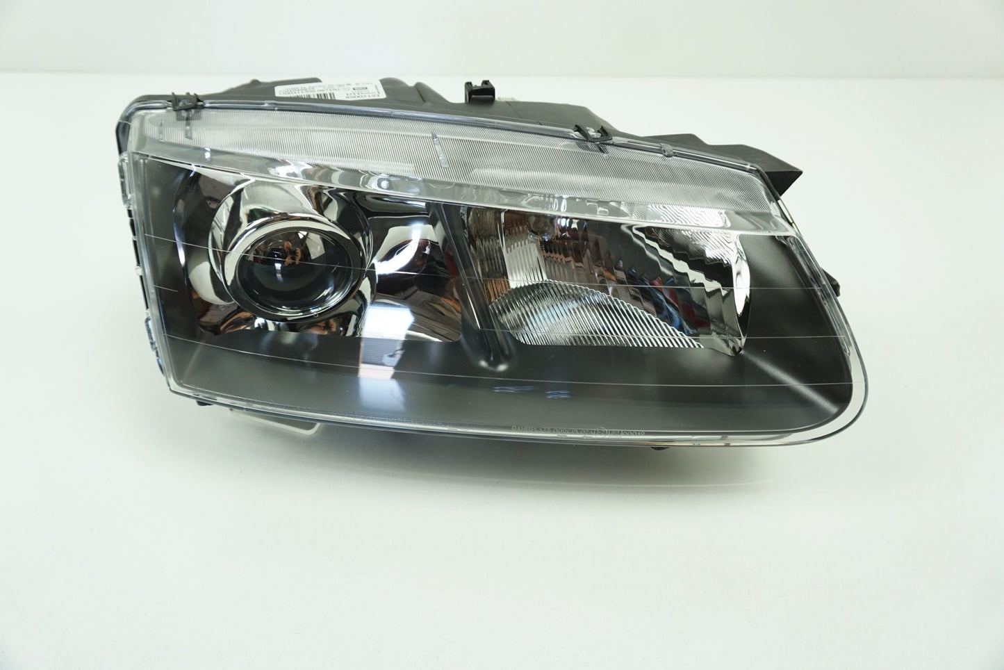 Pièce d'origine Phare xénon avant droit pour Renault Safrane II 7700411206