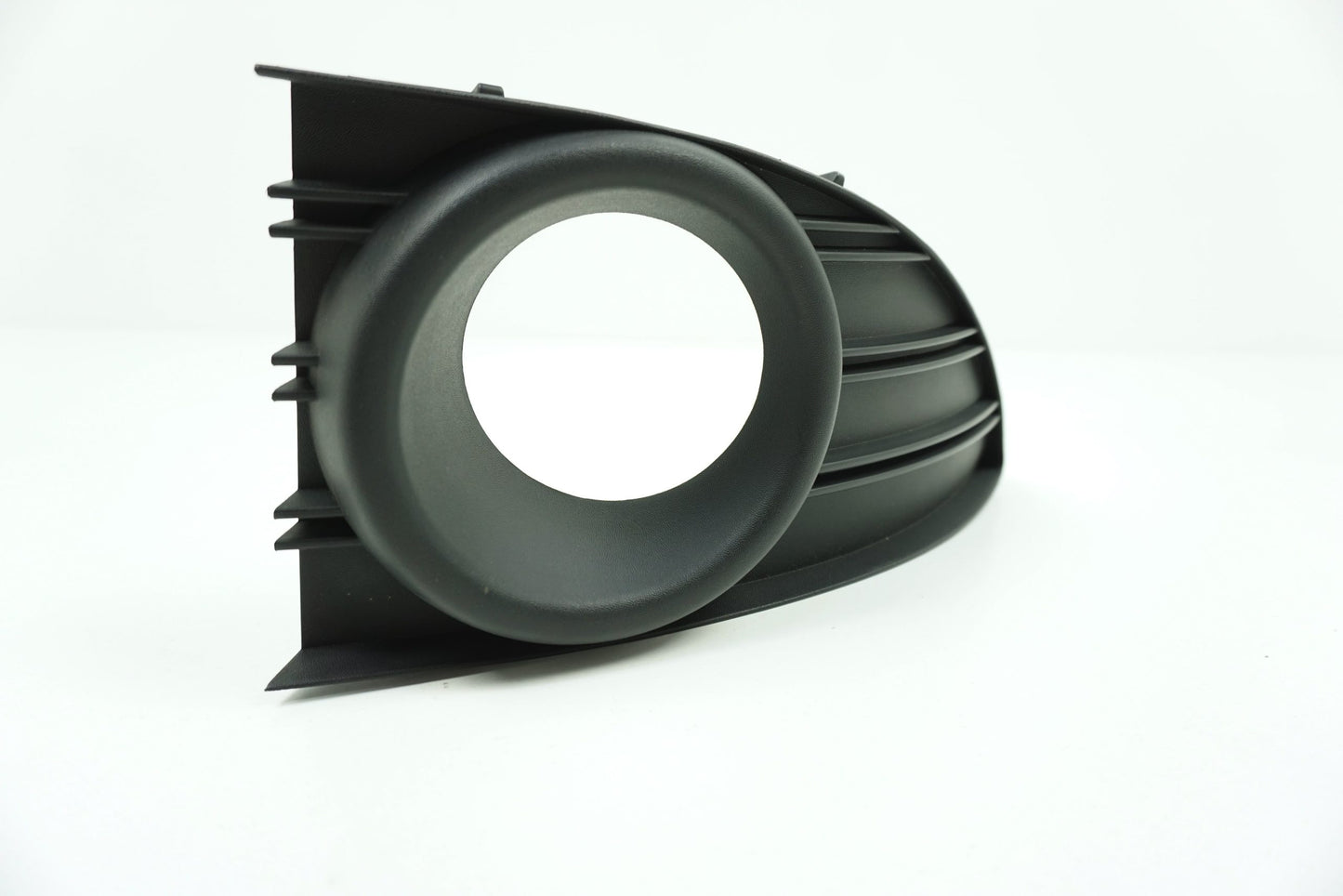 Pièce d'origine Grille de pare-chocs droite pour Renault Fluence 261520005R