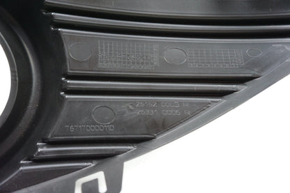 Pièce d'origine Grille de pare-chocs droite pour Renault Fluence 261520005R