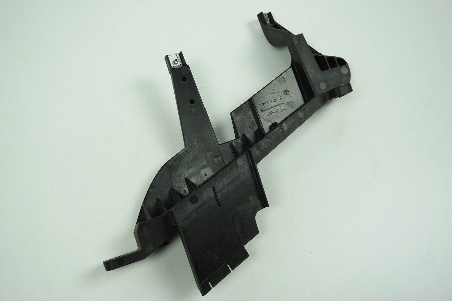 Pièce d'origine Support de phare droit pour BMW X3 E83 1301073025R