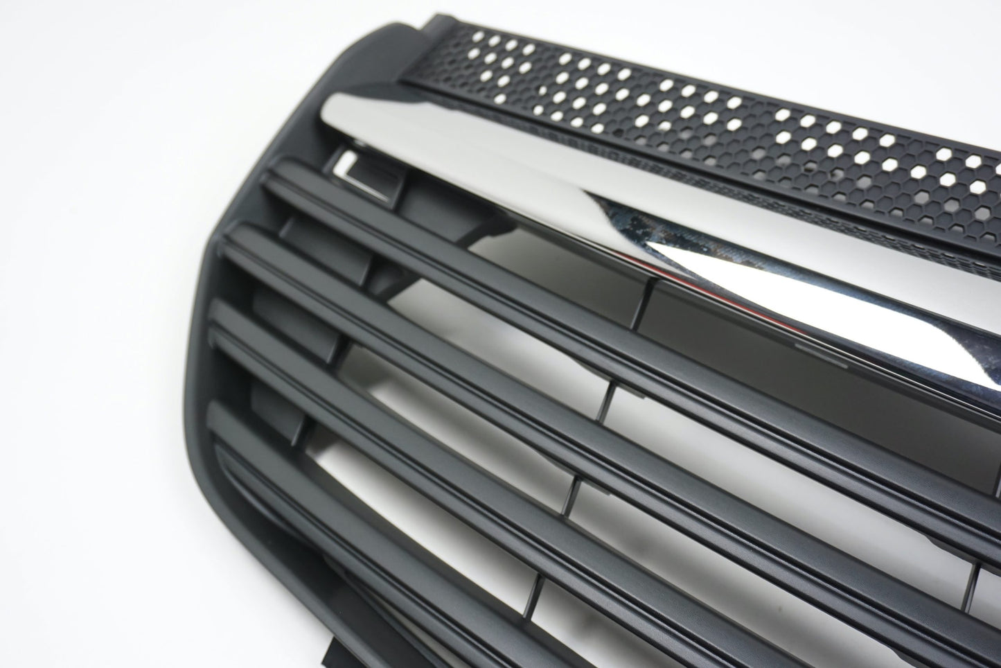 Pièce d'origine Calandre pour Opel Vivaro B 214B37781R