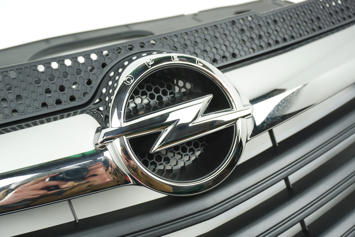 Pièce d'origine Calandre pour Opel Vivaro B 214B37781R