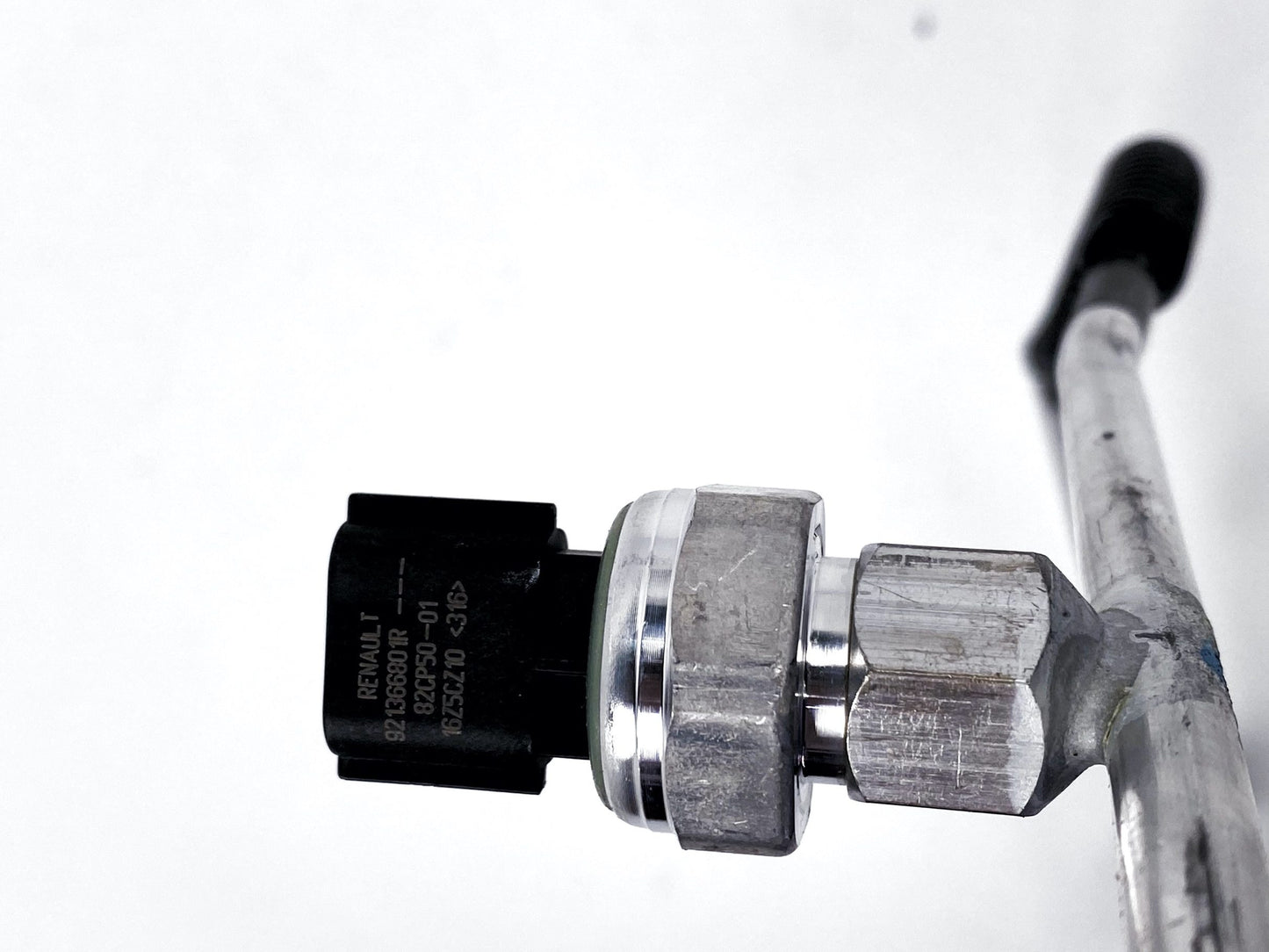 Pièce d'origine Conduite de climatisation avec capteur pour Renault Clio IV Captur 924405098R