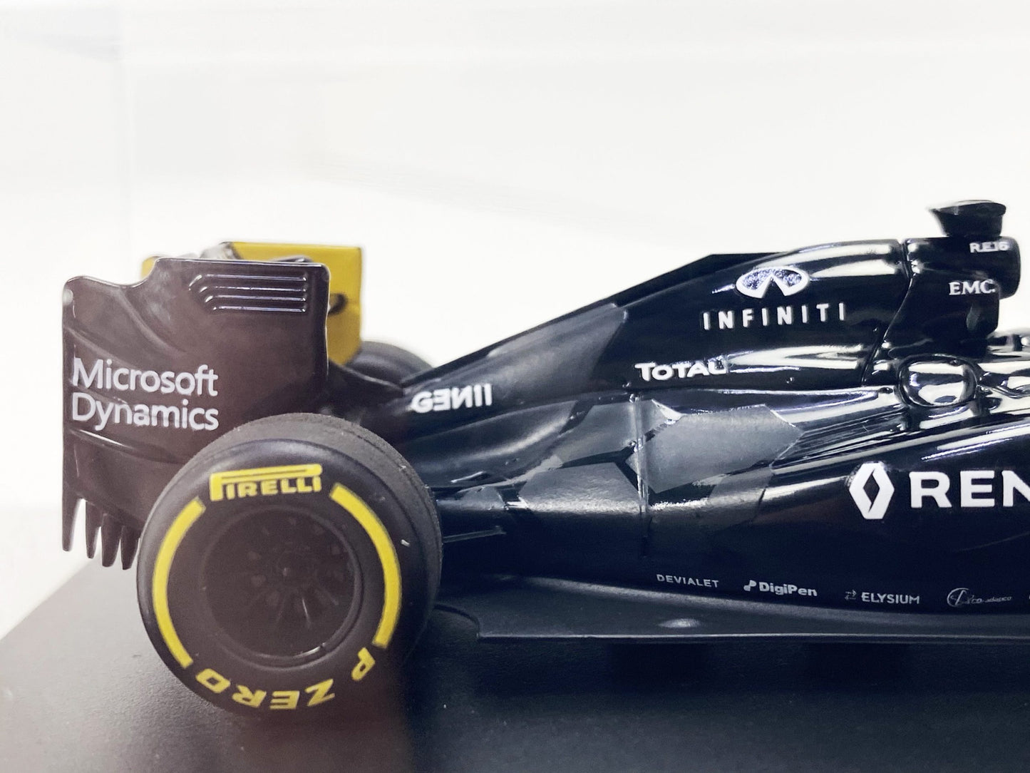 Pièce d'origine Voiture miniature Renault R.S.16 essais hivernaux F1 1:43 7711782207