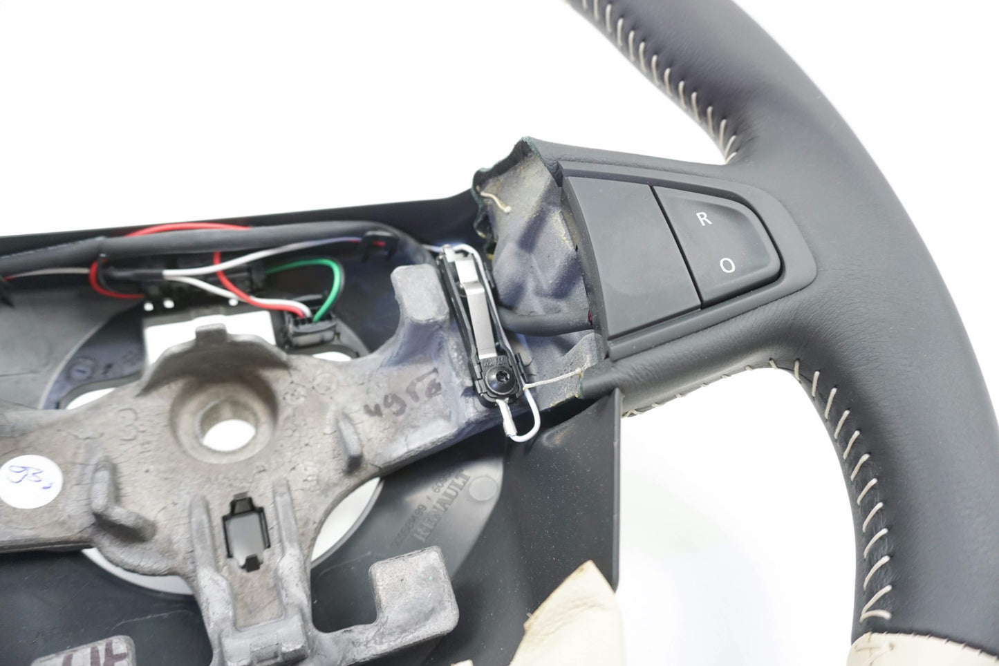 Pièce d'origine Volant cuir chrome pour Renault Megane III 484008897R
