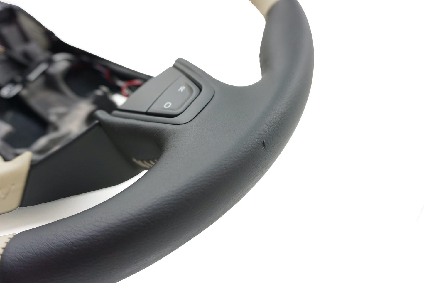 Pièce d'origine Volant cuir chrome pour Renault Megane III 484008897R