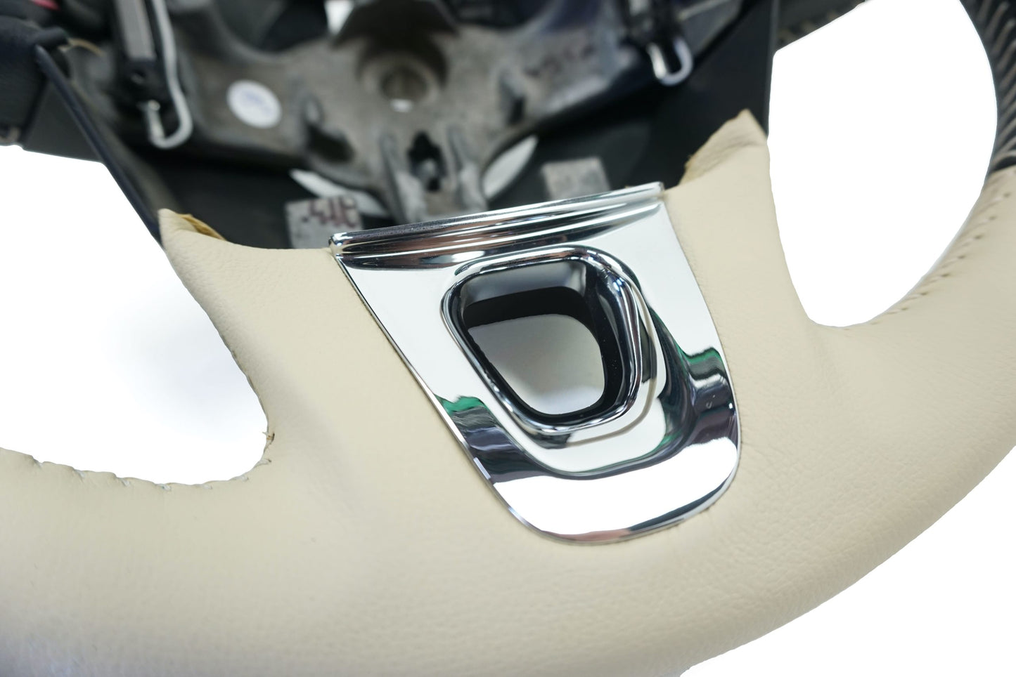 Pièce d'origine Volant cuir chrome pour Renault Megane III 484008897R