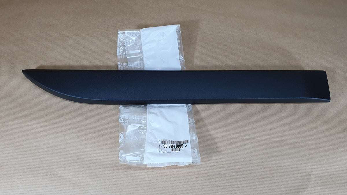 Baguette de porte arrière, côté droit pour Peugeot 2008 — 96784068XT — vue 1