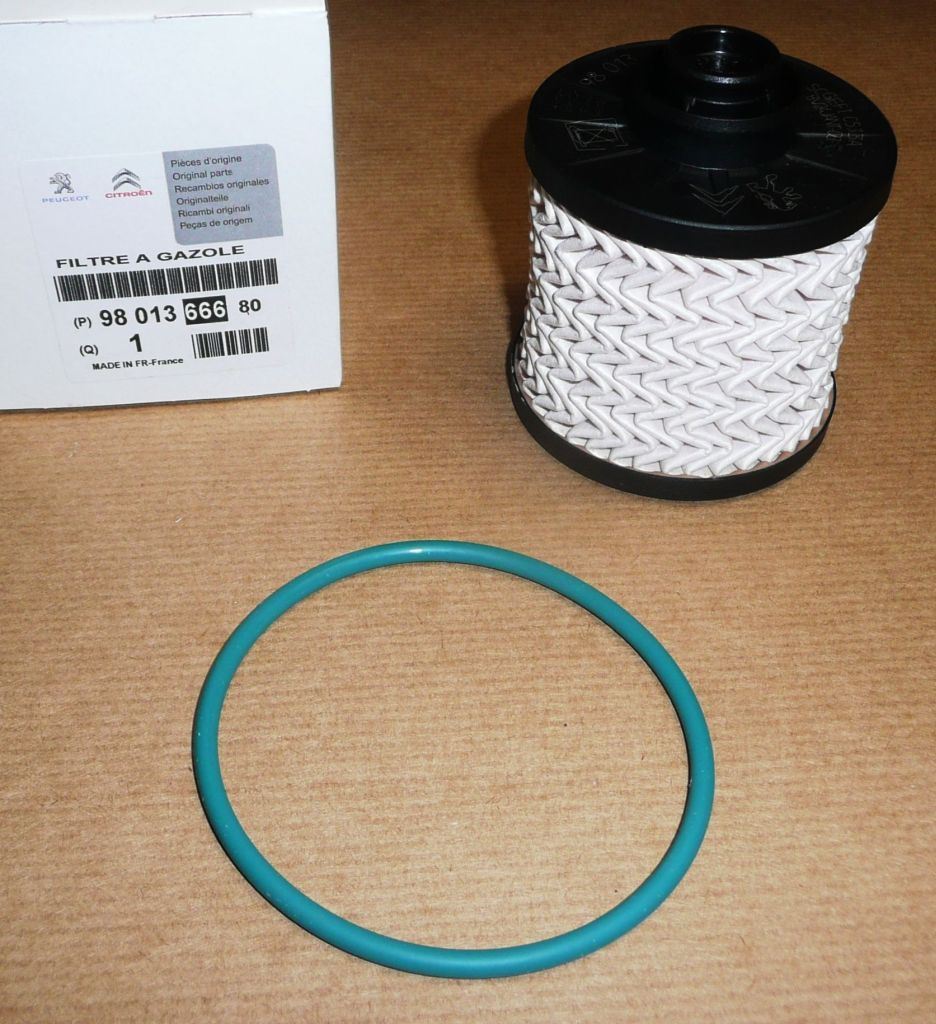 Filtre à carburant d’origine PSA — Citroën / Peugeot 1.6-2.0BLUEHDI — 9801366680 — photographie de la pièce
