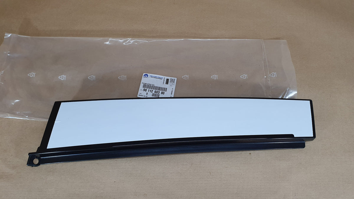 Baguette de montant côté droit pour Citroën C5 Aircross — 9811260380 — vue 1