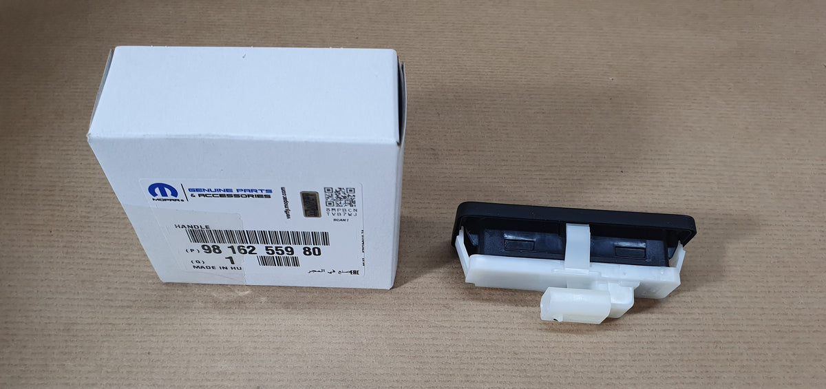 Bouton d’ouverture de coffre pour Citroën C4 II P 208 / 3008 — 9816255980 — vue 1