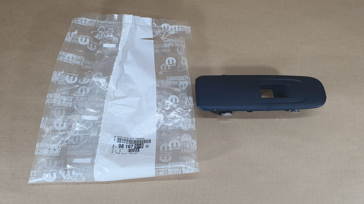 Cache de commande de lève-vitre d’origine pour Peugeot Partner III — 98167918ZD — vue 2