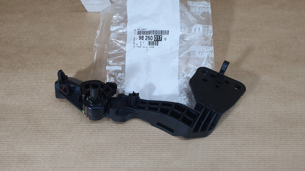 Support de câble de capot pour Opel Corsa F — 9826001780 — vue 1