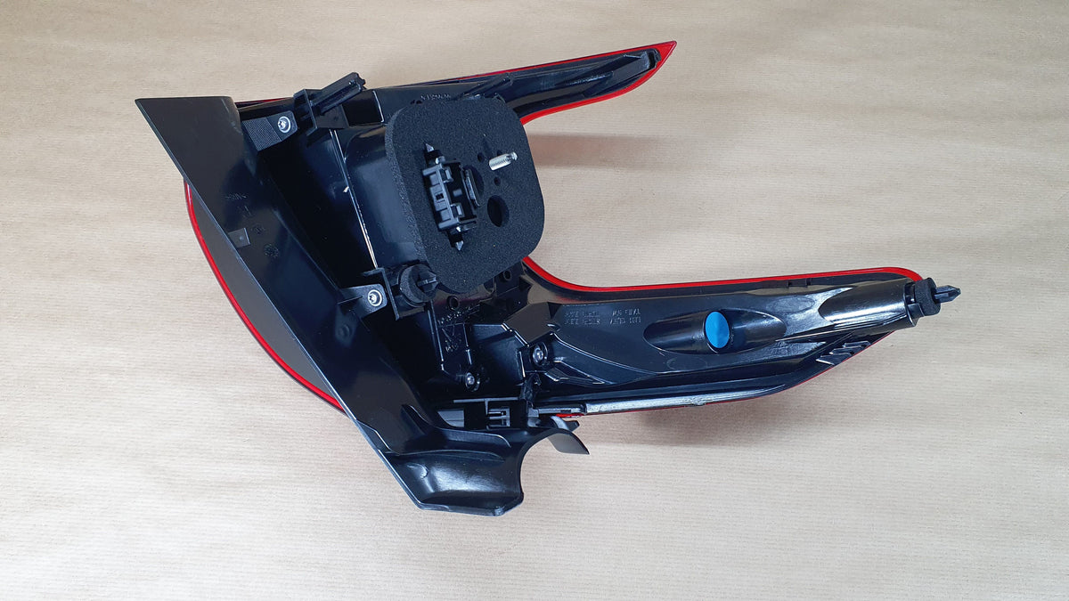 Feu arrière côté droit d’origine pour Peugeot 2008 Led — 9826730380 — vue 1