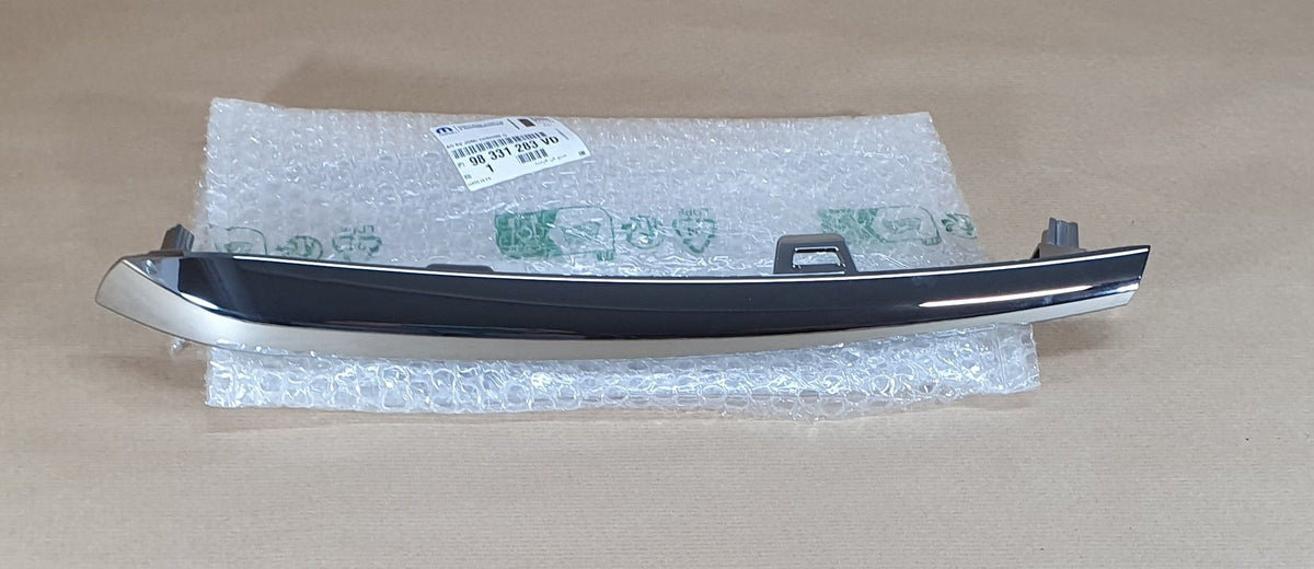 Baguette de calandre côté gauche pour Opel Vivaro C — 98331283VD — vue 1