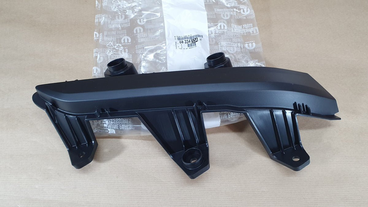 Baguette de pare-chocs avant, côté gauche pour Peugeot 208 — 98334334XT — vue 1