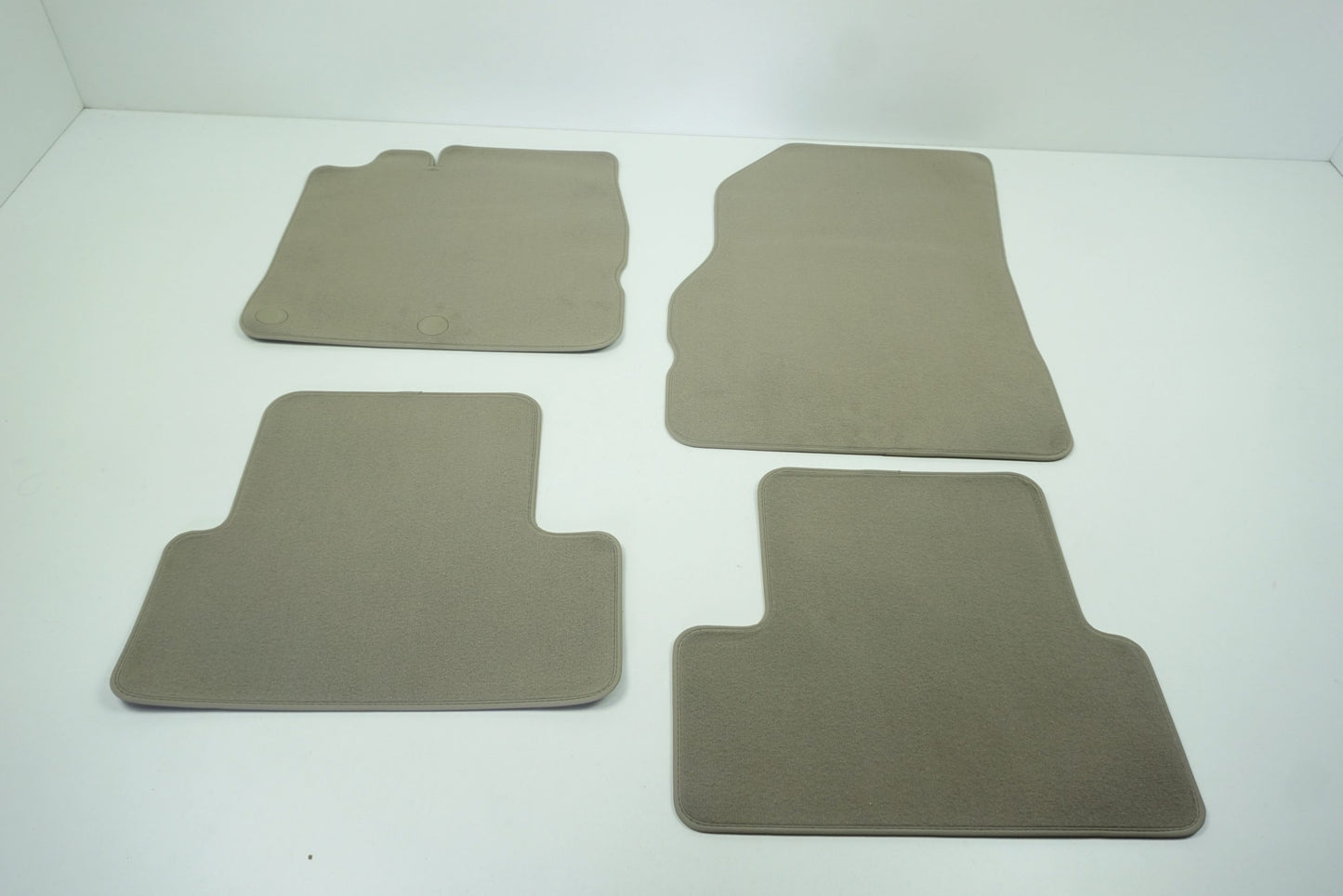 Pièce d'origine Jeu de tapis de sol RHD pour Renault Megane III 749008575R