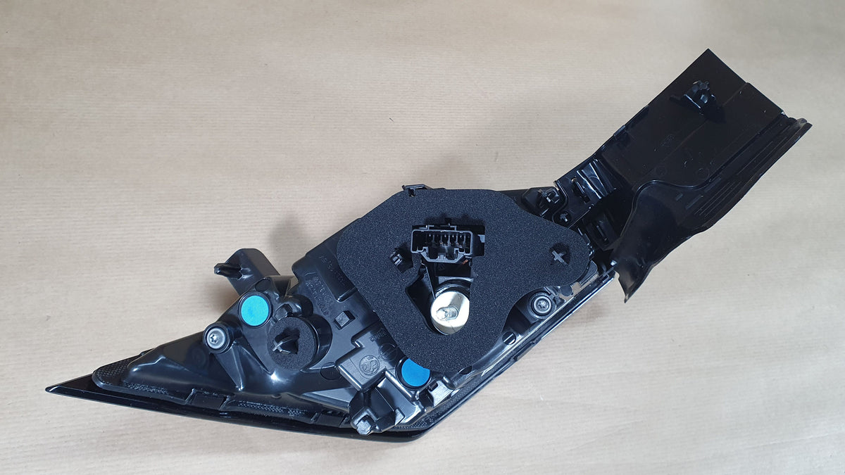 Feu arrière côté gauche pour Opel Astra L IV — 9839298480 — vue 2