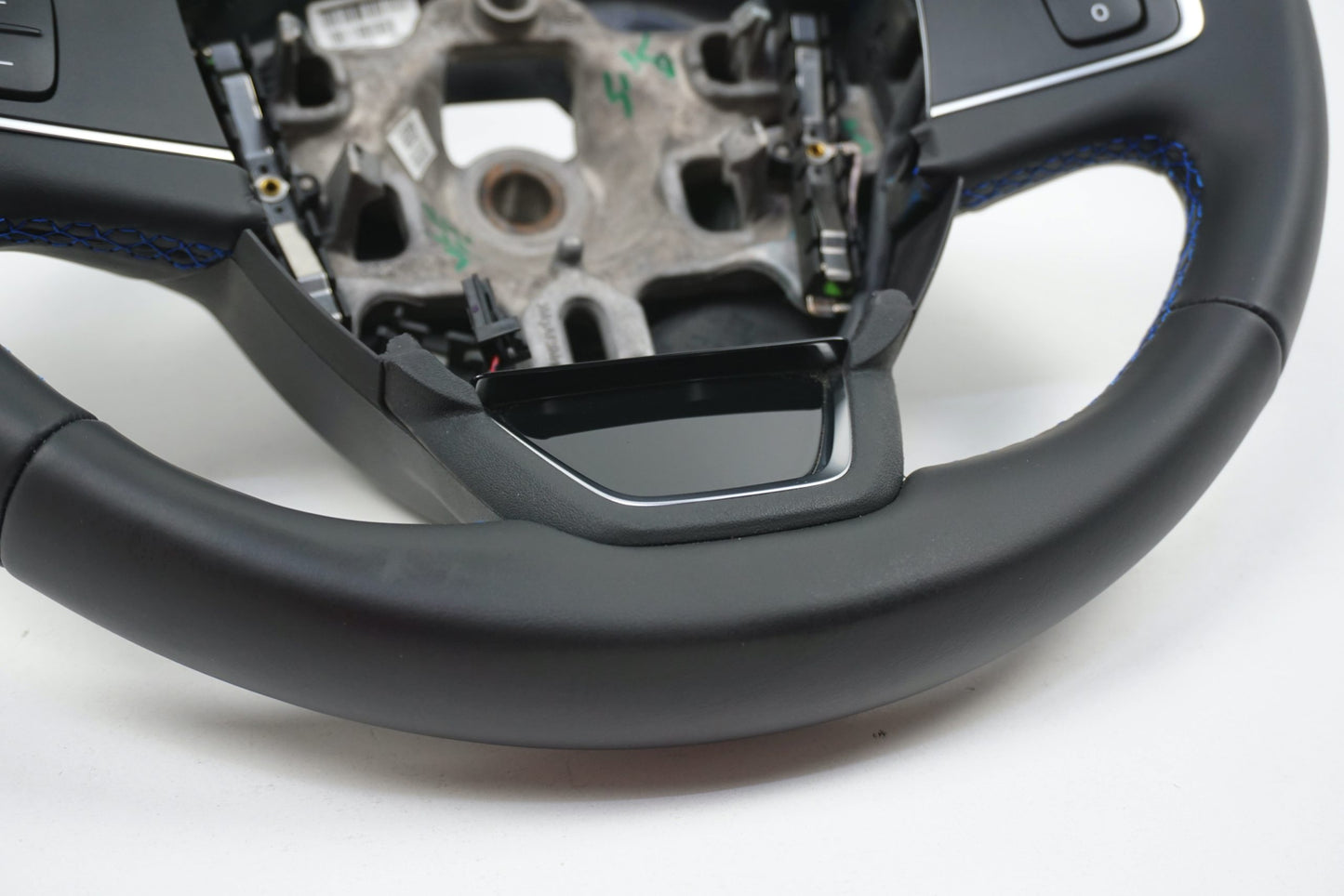 Pièce d'origine Volant pour Renault Captur I 484007131R