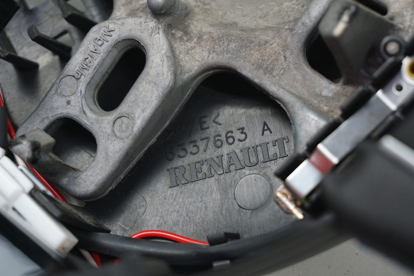 Pièce d'origine Volant pour Renault Captur I 484007131R