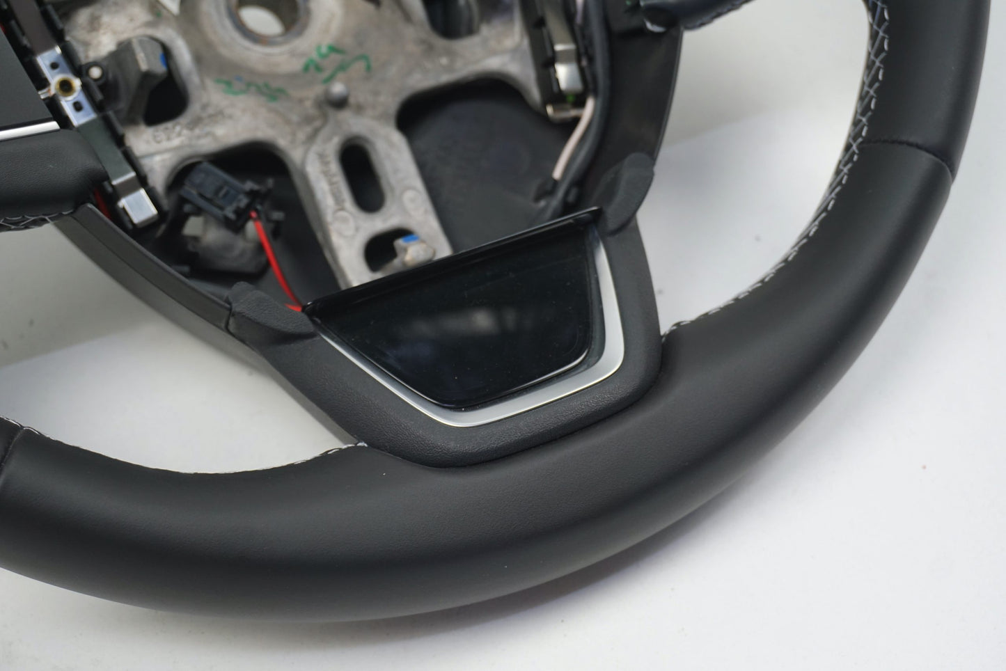 Pièce d'origine Volant cuir pour Renault Clio IV 484002918R