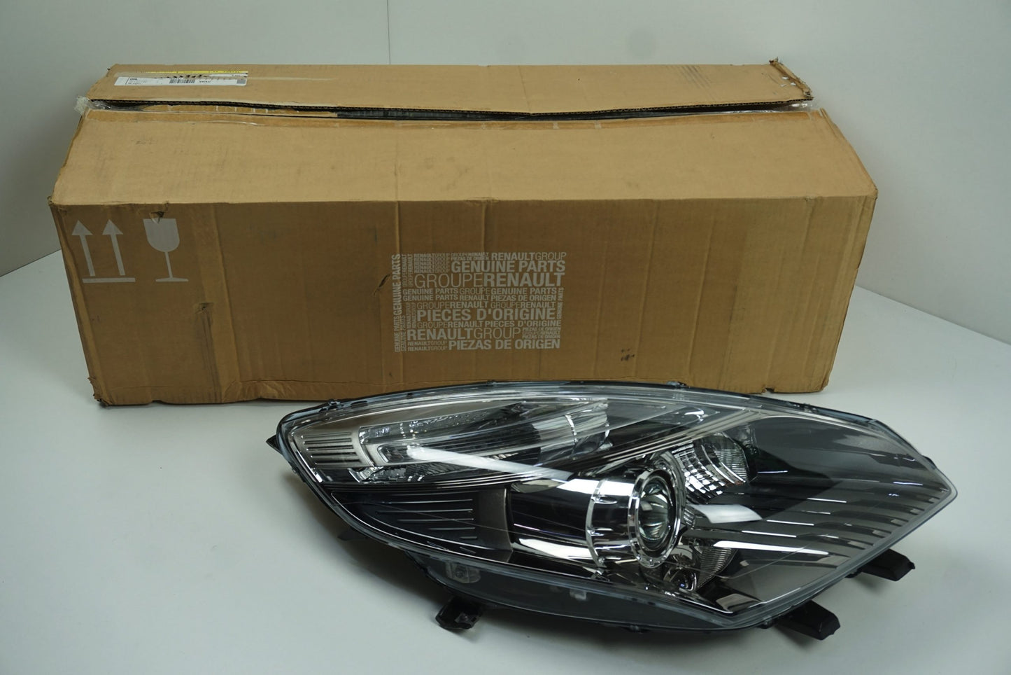 Pièce d'origine Phare droit pour Renault Scenic III 260101724R