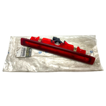Pièce d'origine Troisième feu stop pour Renault Clio III 8200245578