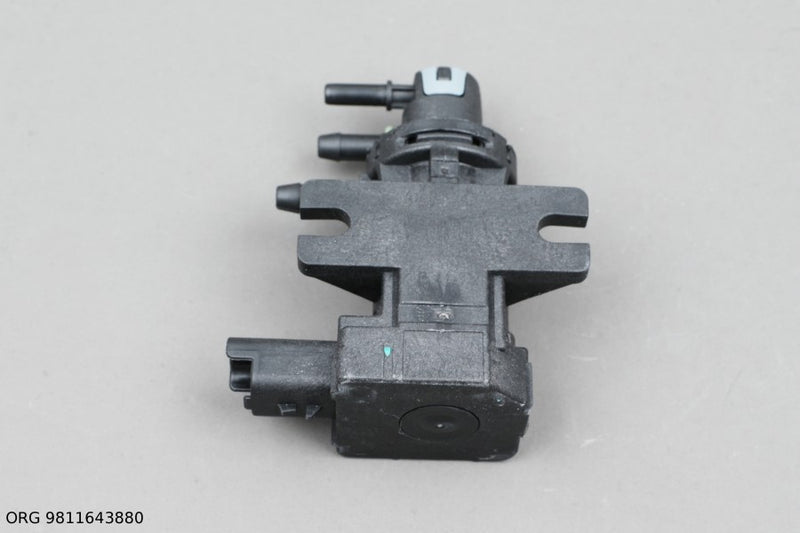 Électrovanne de turbocompresseur d’origine PSA – OEM 9811643880 – vue 2