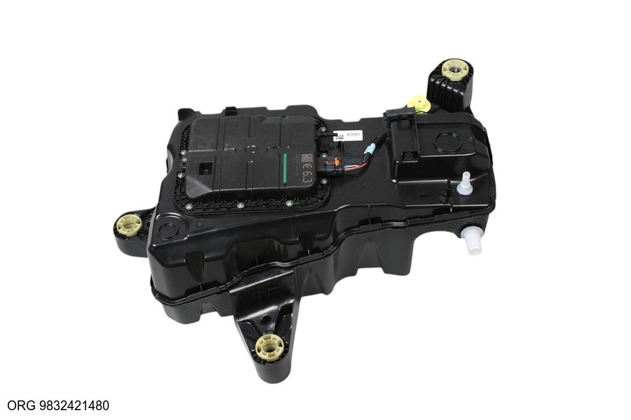 Réservoir d’AdBlue d’origine PSA Citroën/Peugeot Berlingo/Partner 18- 1.5 – OEM 9832421480 – vue 1