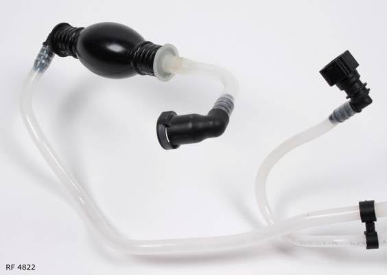 Conduite de carburant avec poire d’amorçage — Renault 1.9 D, moteur F8Q 360 — RF 4822 — vue 2