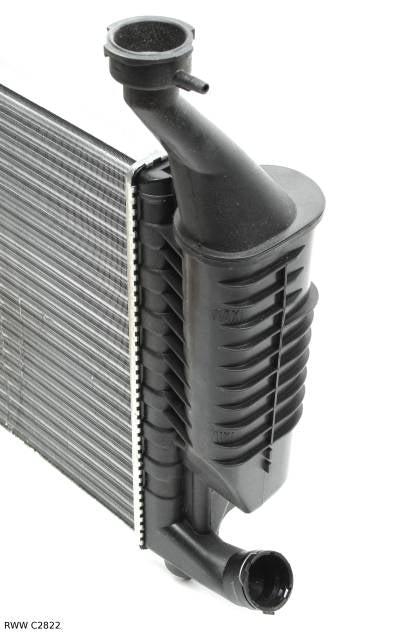 Radiateur de refroidissement moteur — Citroën Berlingo / Peugeot Partner — 1.4 à 1.8 — à partir de 1998 — 610 × 380 mm — RWW C2822 — vue 3