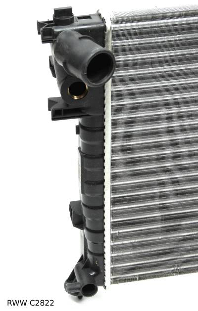 Radiateur de refroidissement moteur — Citroën Berlingo / Peugeot Partner — 1.4 à 1.8 — à partir de 1998 — 610 × 380 mm — RWW C2822 — vue 4