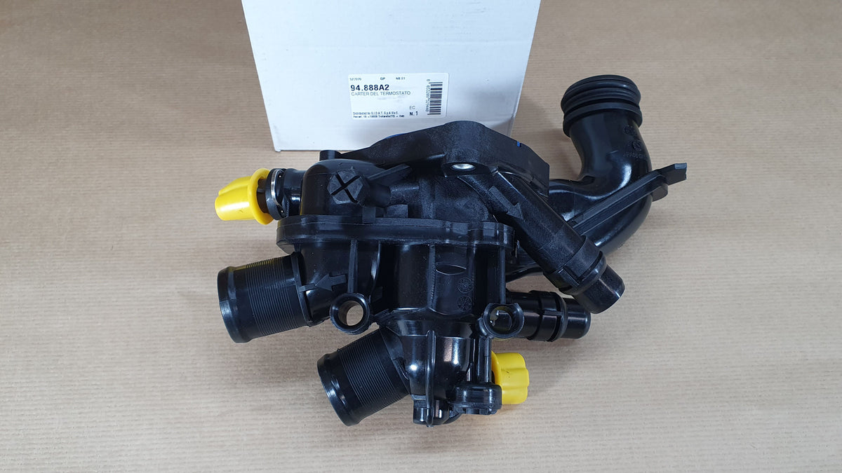 Boîtier de thermostat pour Peugeot 208 1.6VTi — SID 94.888A2 — vue 1