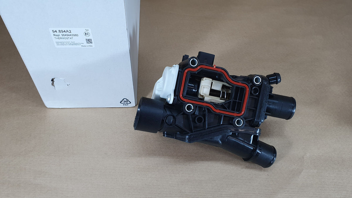 Boîtier de thermostat pour Citroën C4 II / C5 III / DS4 — SID 94.894A2 — vue 1