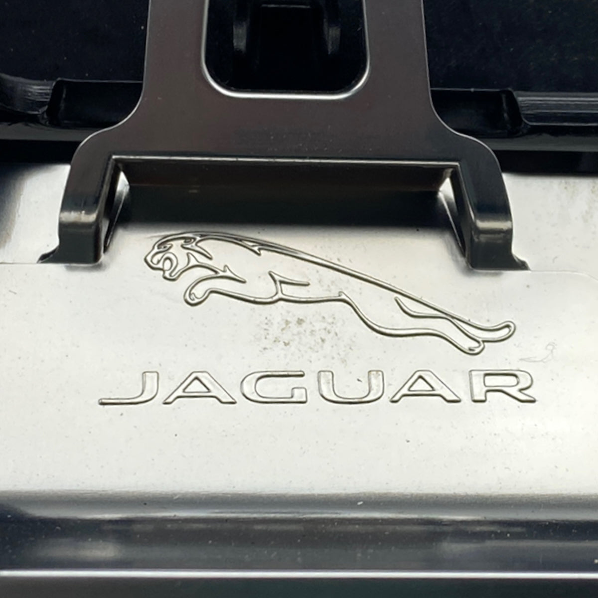 Pièce d'origine Calandre avant pour Jaguar XF à partir de 2021 MX63-018K28-AA