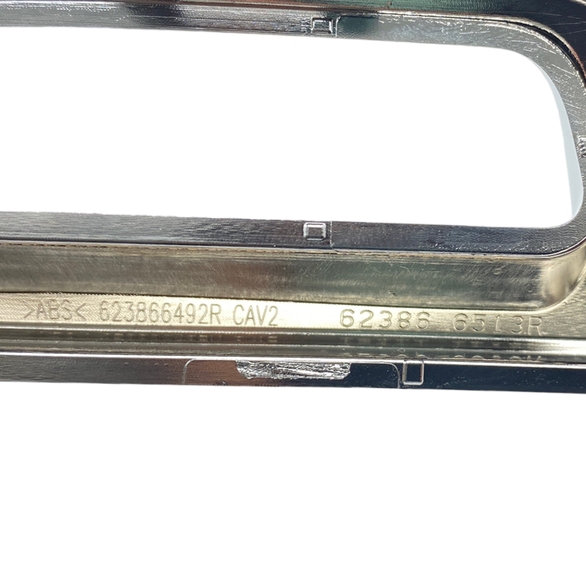 Pièce d'origine Baguette chromée de calandre inférieure droite pour Dacia Duster I 623866492R