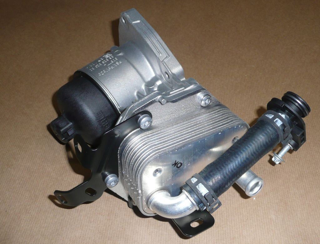 Refroidisseur d’huile d’origine PSA 1103.P4 pour moteur 2.2 HDi — vue de l’ensemble