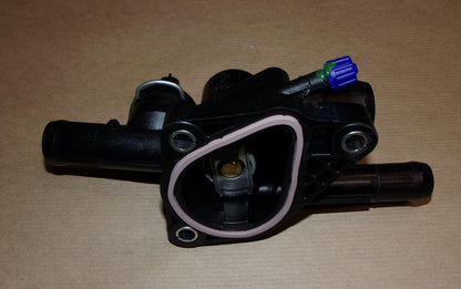 Boîtier de thermostat d’origine Renault 110600968R — face de montage
