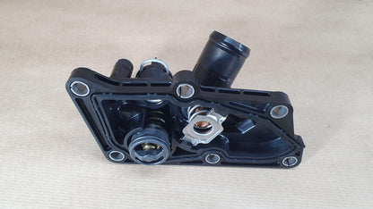 Boîtier de thermostat d’origine Renault 110616700R — face de montage