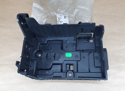 Bac de batterie d’origine pour Peugeot 208 / 2008 — 9676054080 — vue 1