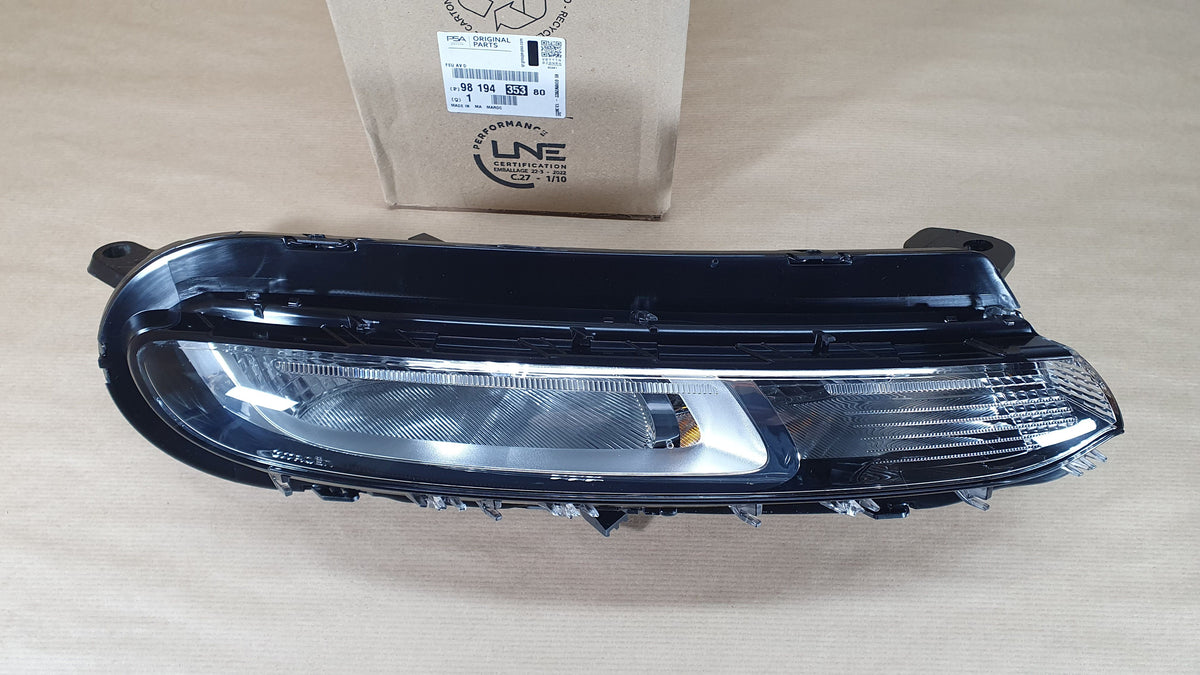 Feu à LED avant, côté gauche pour Citroën C3 III — 9819435380 — vue 1