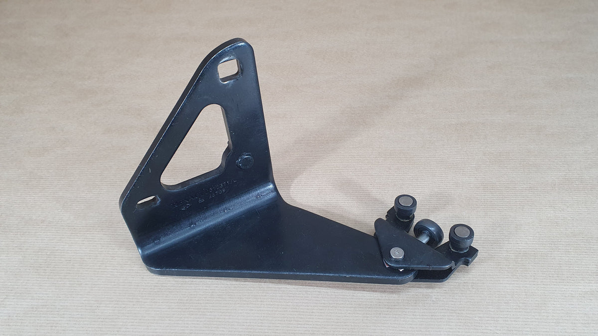 Chariot de porte coulissante partie inférieure pour Renault Trafic II — 8242100QAB — vue 1