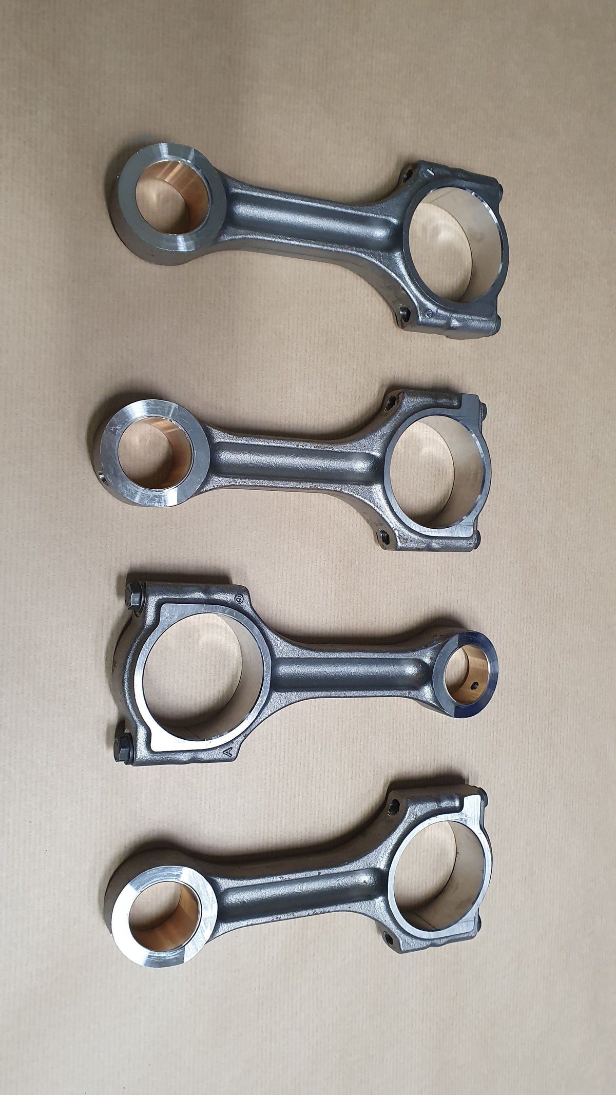 Jeu de quatre bielles pour Renault Master II 2.5dCi — 1210000Q0E — vue complémentaire