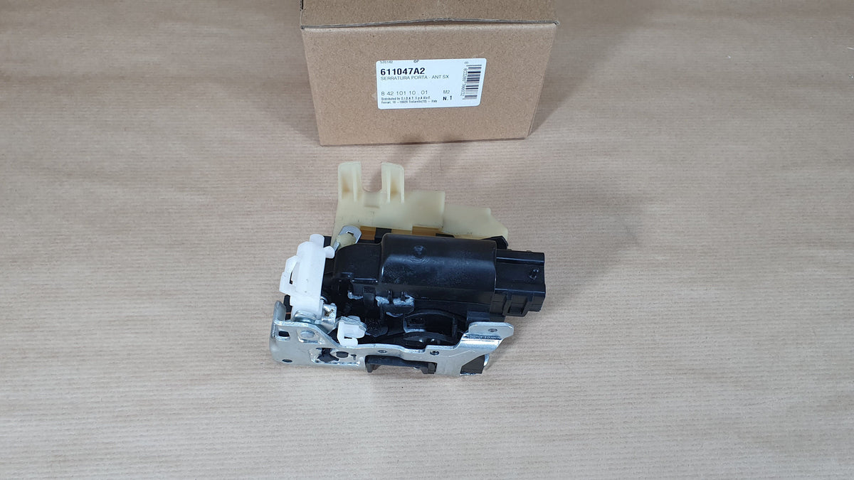 Serrure de porte avant, côté gauche pour Dacia Duster — SID 611047A2 — vue 1