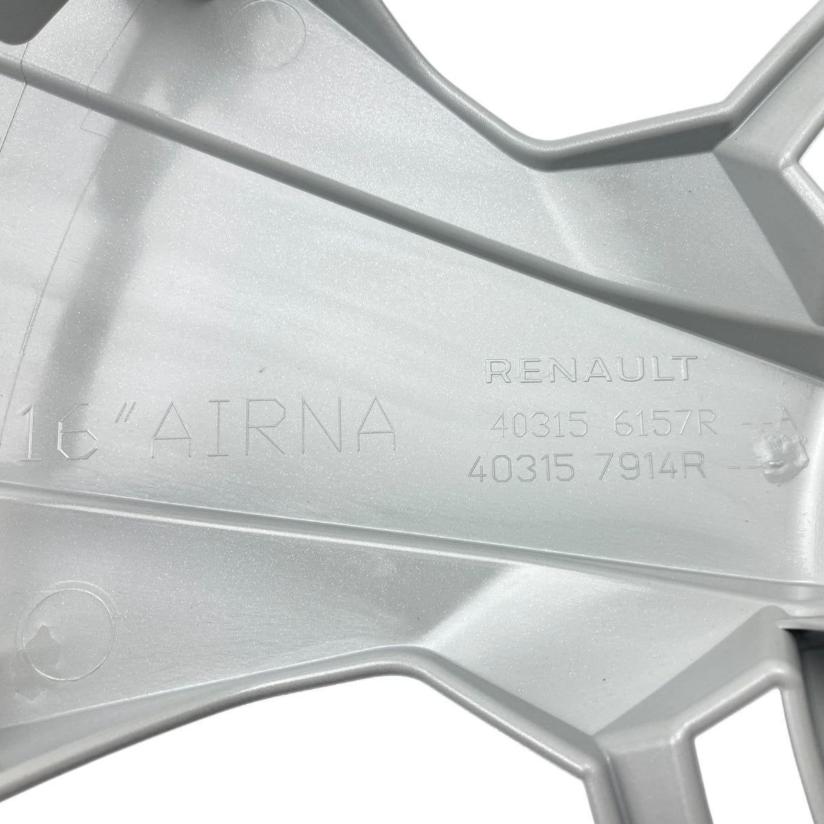 Pièce d'origine Enjoliveur ARINA 16 pouces pour Renault Master IV 403156157R