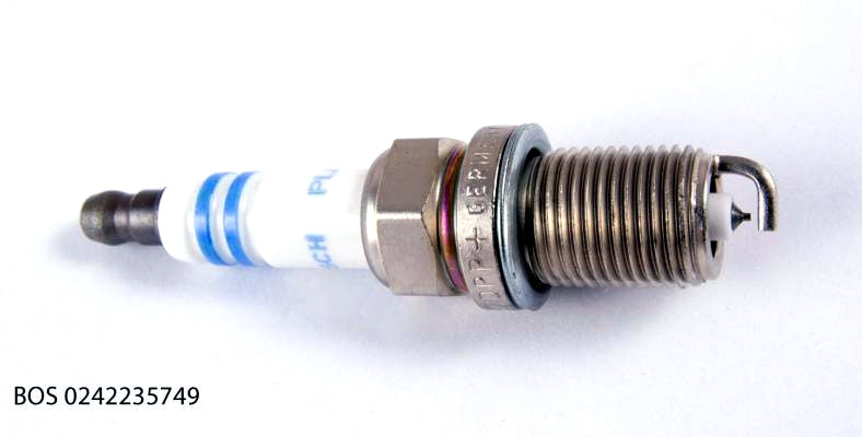 Bougie d’allumage platine Bosch pour Renault 2.0 16V Turbo — BOS 0242235749 — vue 1