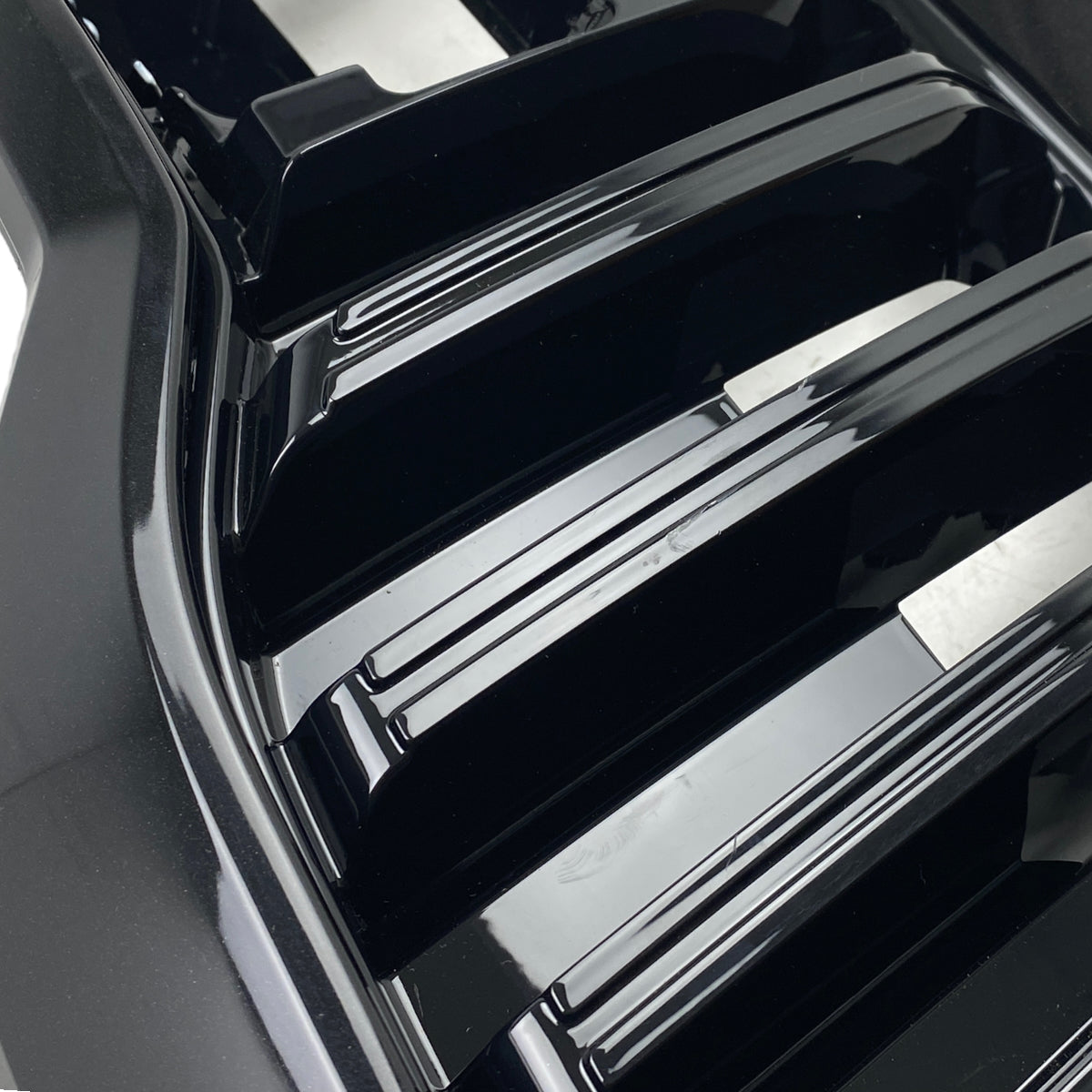 Pièce d'origine Calandre avant noire pour Skoda Superb III restylée 3V0853653G
